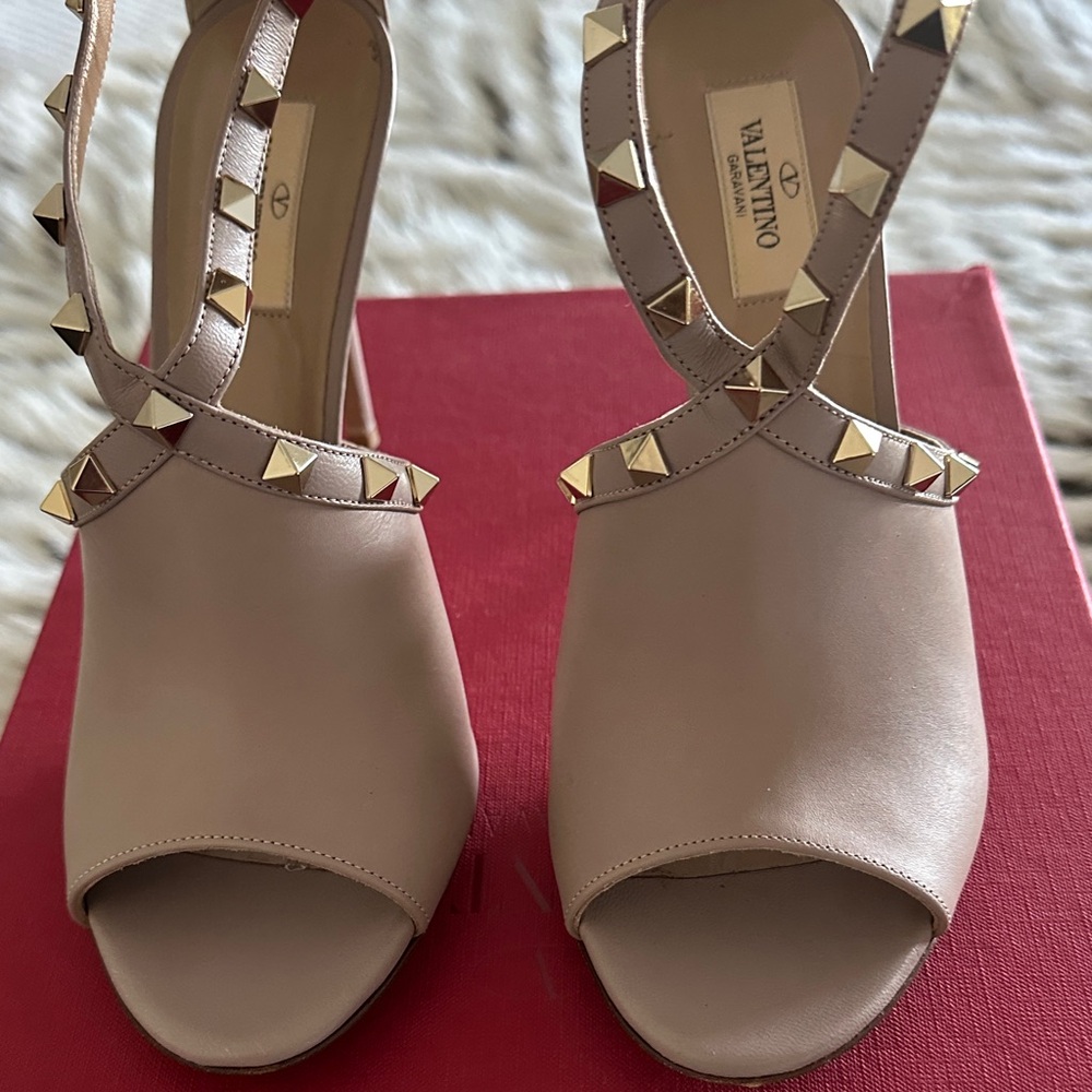 Valentino Taupe Rockstud Women's Heels - Picture 2 of 7